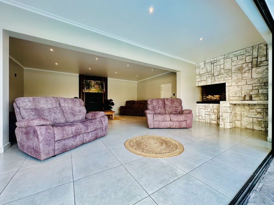 9 Bedroom Property for Sale in Westcliff Western Cape